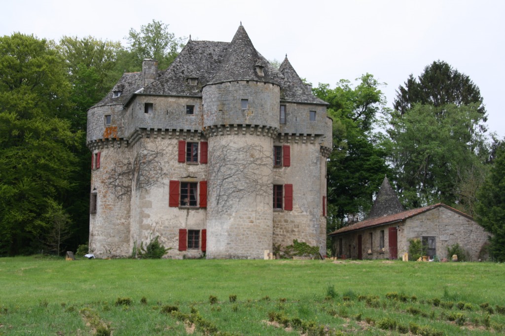 Façade du château de Grugnac à Sousceyrac